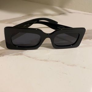 Black Sunnies